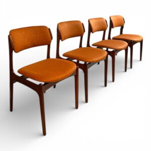 Set van 4 Erik Buch stoelen model 049