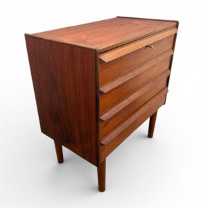 Vintage teakfineer 4 ladekast uit Zweden