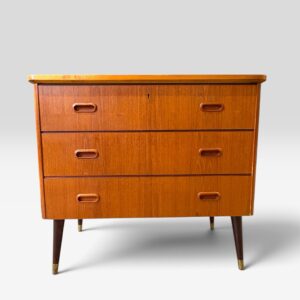 Mooie compacte teak ladekast uit de jaren ’50/’60