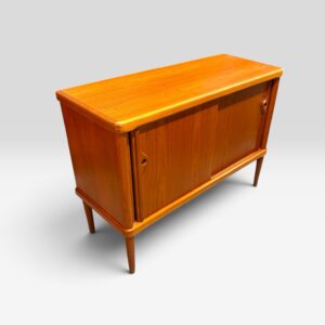 Mooi compact sideboard uit de jaren ’60